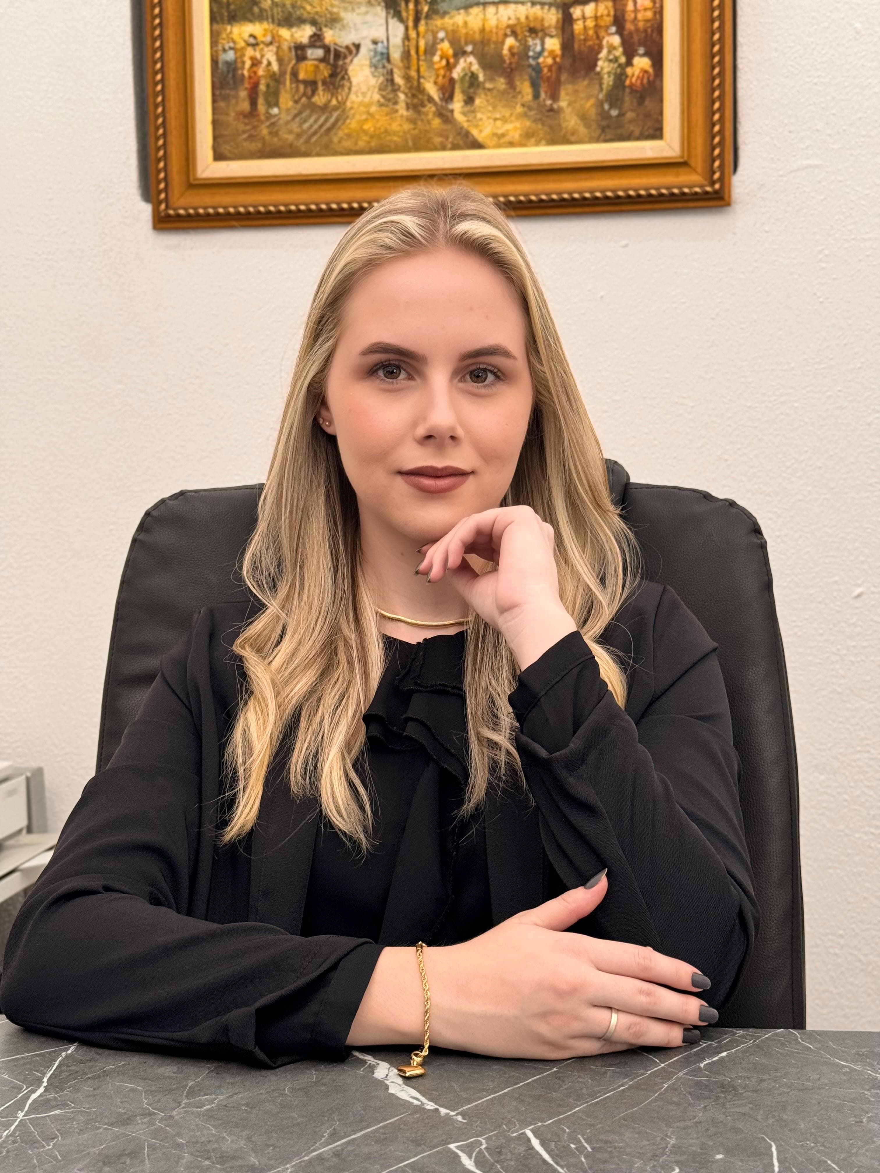 Dra. Laura Rossini - Advogada especialista em direito previdenciário em Londrina